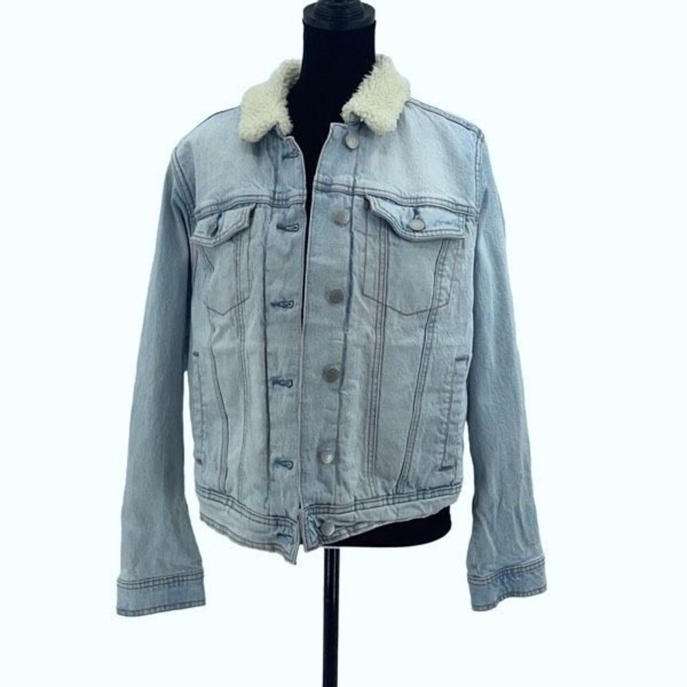 Universal Thread Womens Button front Sherpa Lined Denim Jacket Light Wash Medium